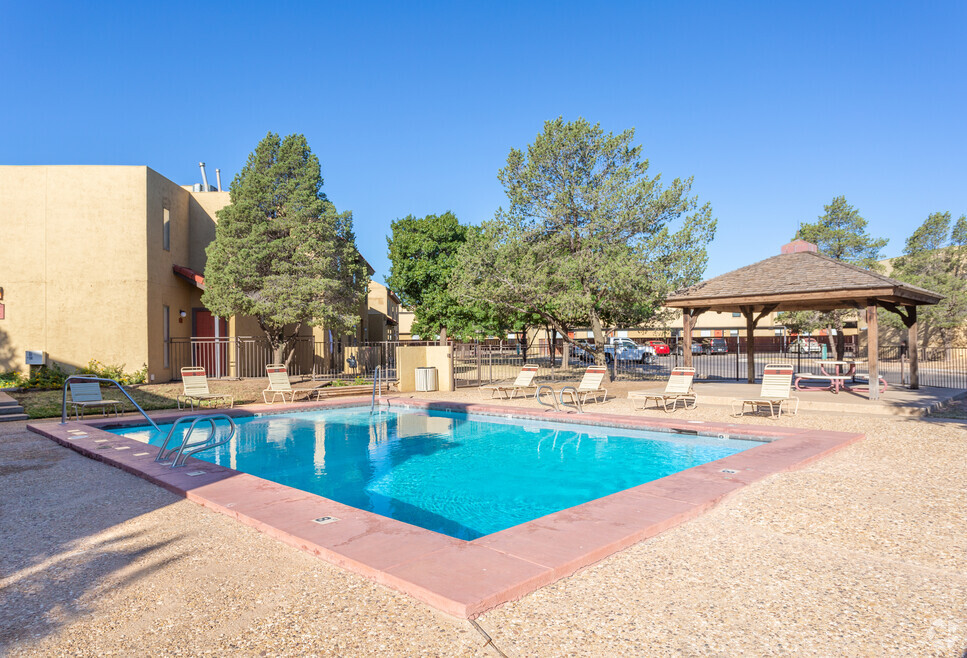 Las Colinas Apartments